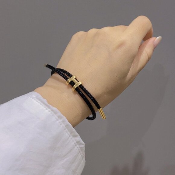 Luxury H Shape Buckle Bracelet - Polished 18k Gold-Plated Women's Jewelry - Picture 3 of 6